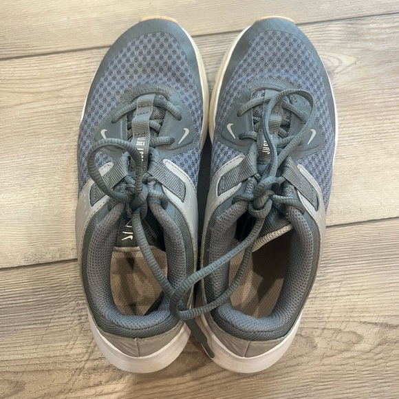 Women’s Nike Tennis Shoes Size 6.5 - Picture 4 of 5